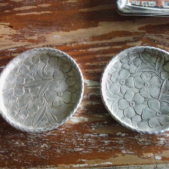 Set of 2 Everlast Forged Aluminum coaster Dogwood - Picture 3 of 3